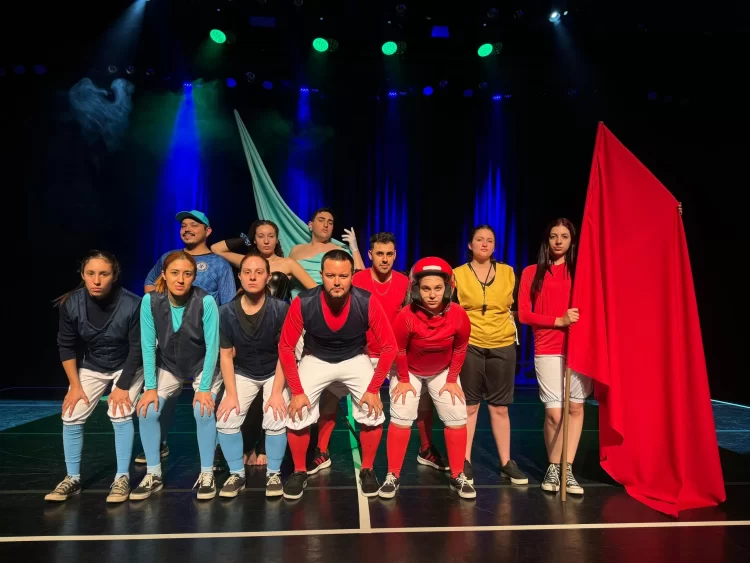 O projeto proporciona ao aluno a experiência de um processo de criação e montagem teatral que percorra todas as etapas de criação de um espetáculo. (Divulgação)