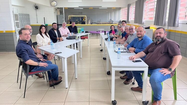 A deputada federal Simone Marquetto destinou uma emenda parlamentar no valor de R$ 200 mil para a aquisição de aparelhos de ar-condicionado na Fatec Itapetininga. Com a chegada dos três últimos equipamentos nesta terça-feira (11/fev), a unidade completa a aquisição de 48 aparelhos, garantindo mais conforto para estudantes, professores e toda a comunidade acadêmica.