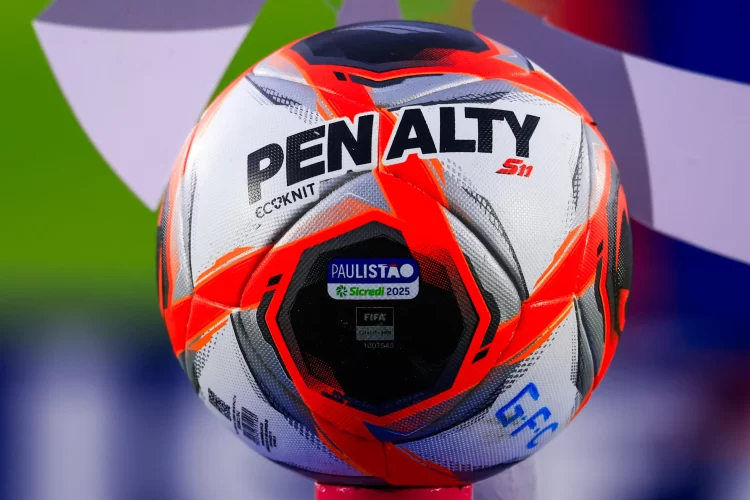 Penalty rebate crítica de Neymar sobre bola do Campeonato Paulista