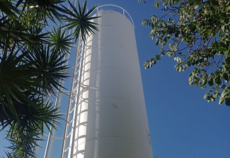 A caixa d’água da EMEF Prof. “Adalberto Christo das Dores”. (Divulgação)