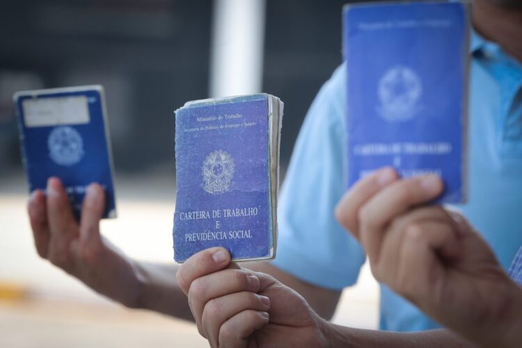Carteira de trabalho.