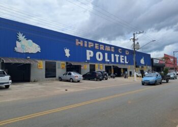 Hipermercado Politel fecha em Itapetininga após 31 anos O Hipermercado Politel divulgou em suas redes sociais e confirmou em primeira mão para nós da TV Itapê o fechamento do estabelecimento após 31 anos. O mercado continua funcionando hoje (10), e agradece aos clientes fiéis e amigos que fizeram durante tantos anos em Itapetininga. Na publicação, a administração do hipermercado declarou: “Venho através deste anúncio venho informar que estamos encerrando as atividades. Primeiramente queremos agradecer a todos os clientes o imenso carinho na qual ao longo destes 31 anos. Tivemos muitos momentos de alegria com as amizades, porém em alguns momentos tivemos a tristeza de perder alguns amigos. Queremos pedir também desculpas se erramos com alguém. Tudo tem o início, meio e o fim”. Também informaram que em breve anunciarão um novo empreendimento na cidade.