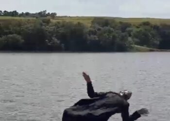 Padre Fernando Carvalho faz a diversão dos jovens no Retiro de Carnaval