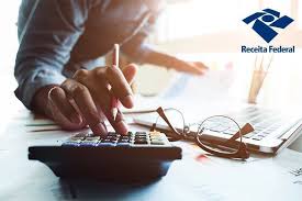 O prazo de entrega da Declaração Anual do Imposto de Renda Pessoa Física (IRPF) 2025, ano-calendário 2024, começa às 8h desta segunda-feira (17) e termina às 23h59 do dia 30 de maio