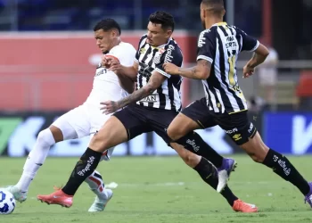 São Paulo vence o Santos no Morumbis e conquista a primeira vitória no Brasileirão