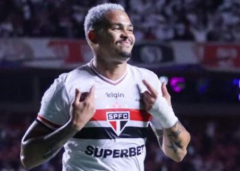 São Paulo vence o Náutico de virada e abre vantagem na Copa do Brasil