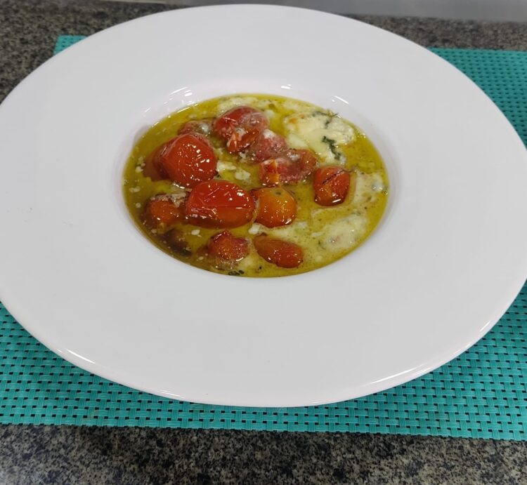 Receita de tomatinho confit com gorgonzola