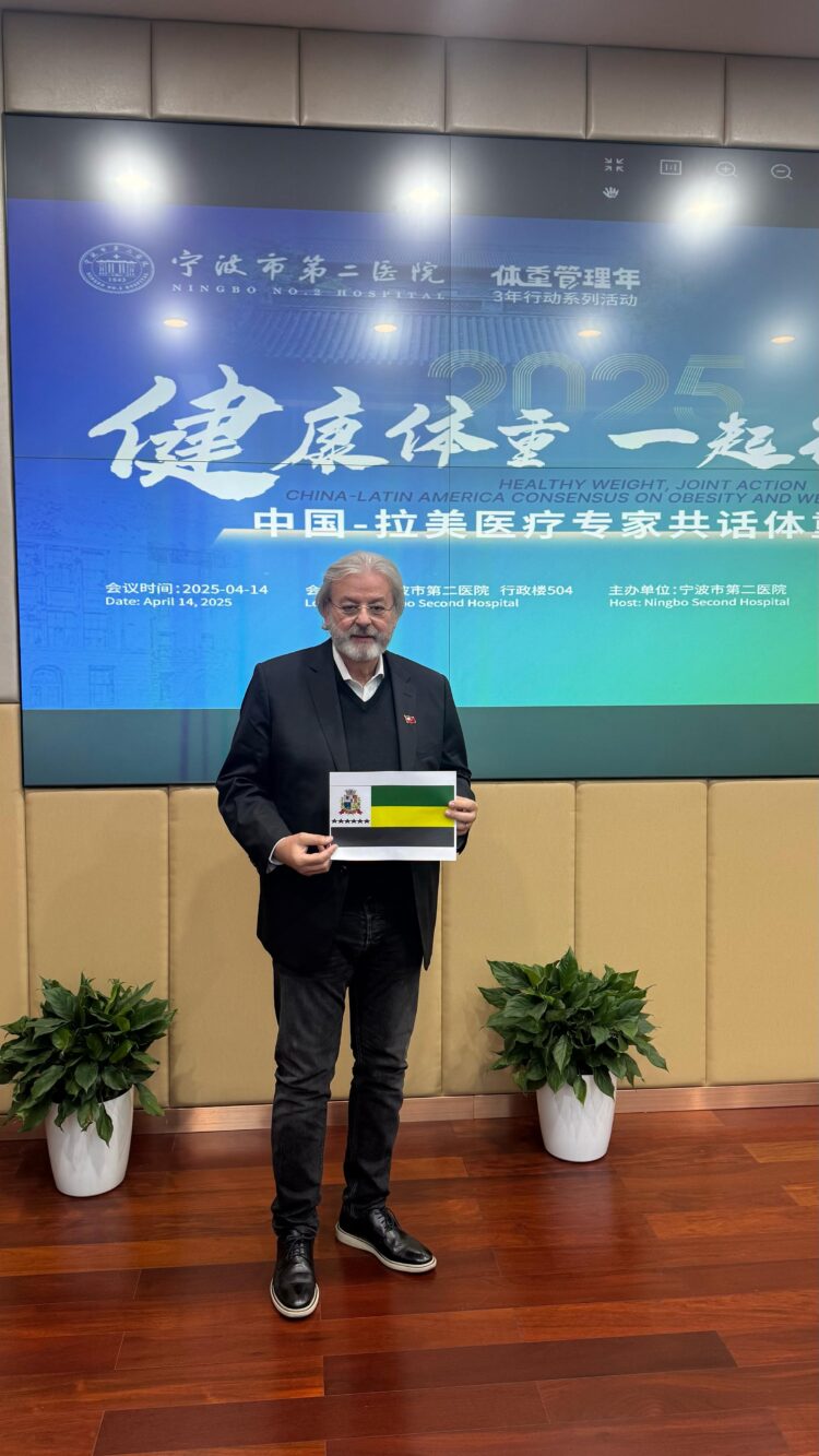 O presidente da Unimed Sul Paulista, dr. Marcos Cunha, está em Ningbo