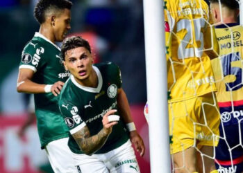 Herói e vilão: Ríos marca, provoca e pede perdão na vitória alviverde