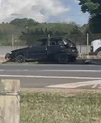 Uma pessoa teve ferimentos leves e foi atendida no hospital da cidade e outras 3 vítimas escaparam ilesas.