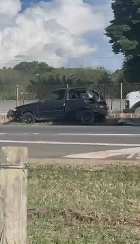 Uma pessoa teve ferimentos leves e foi atendida no hospital da cidade e outras 3 vítimas escaparam ilesas.