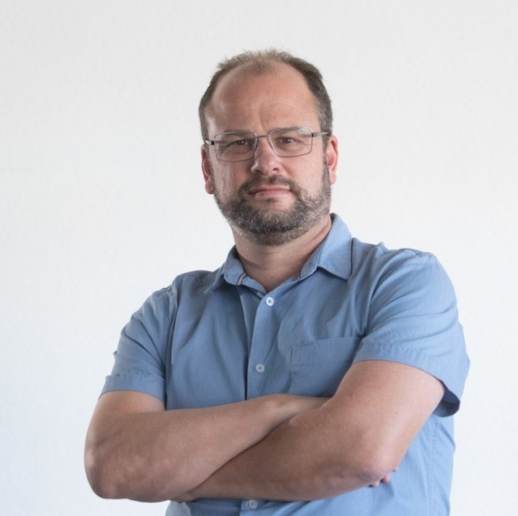 agnar possui graduação em Processamento de Dados pela Universidade Presbiteriana Mackenzie, é pós-graduado em Engenharia da Computação pela Universidade Federal de Uberlândia (UFU) e mestre em Engenharia Mecânica, com ênfase em Automação, pela Universidade de Taubaté (UNITAU).