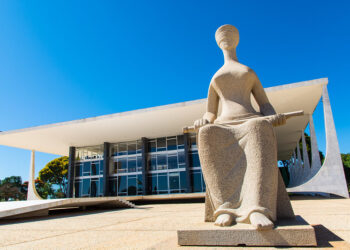 A Primeira Turma do Supremo Tribunal Federal (STF) iniciou nesta segunda-feira (22) o julgamento do chamado "núcleo 2", grupo denunciado pela Procuradoria-Geral da República (PGR) por envolvimento em uma suposta tentativa de golpe de Estado no fim de 2022