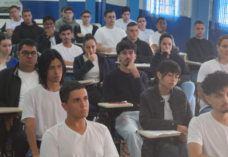 Na última segunda-feira (dia 5), 45 guardas-aprendizes iniciaram a capacitação para atuar na cobrança do Estacionamento Rotativo nas ruas do centro de Itapetininga.