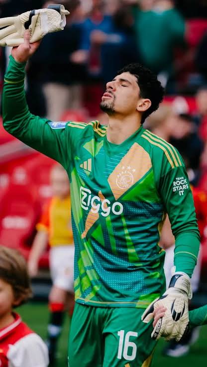 Corinthians abre negociações por goleiro do Ajax