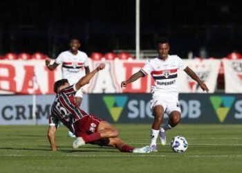 São Paulo vence o Fluminense e reencontra padrão com Crespo