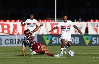 São Paulo vence o Fluminense e reencontra padrão com Crespo