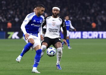 Corinthians empata com líder Cruzeiro