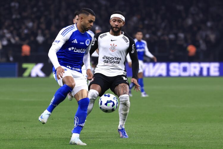 Corinthians empata com líder Cruzeiro