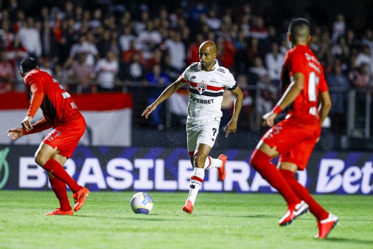 São Paulo e Athletico-PR duelam por vaga nas quartas da Copa do Brasil em confronto marcado por pressão e diferentes ambições