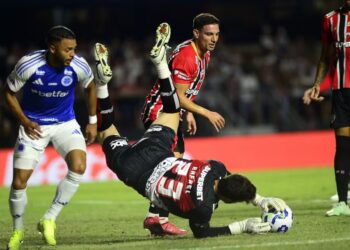 Cruzeiro e São Paulo se enfrentam em grande clássico no Mineirão pelo Brasileirão