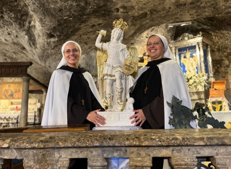 Imagem de São Miguel Arcanjo visita cidade paulista em peregrinação nacional