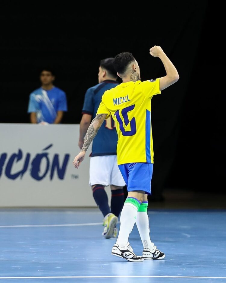 Itapetiningano Michel Camargo faz gol na estreia pela seleção