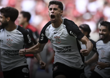 Corinthians vence Flamengo e conquista a Supercopa do Brasil